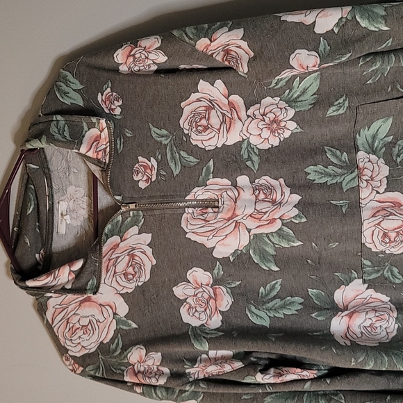 Maurices Small 3/4 floral zip up - Picture 2 of 5